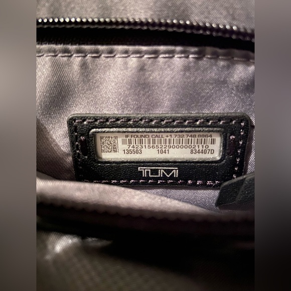 Tumi Hazel Crossbody Devoe Collection in Black with Gunmetal Hardware - Picture 11 of 11